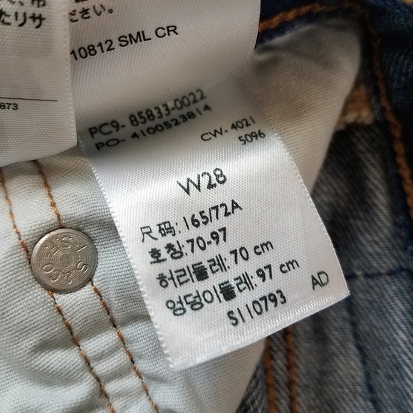 Levi's Denim Shorts - Picture 9 of 10